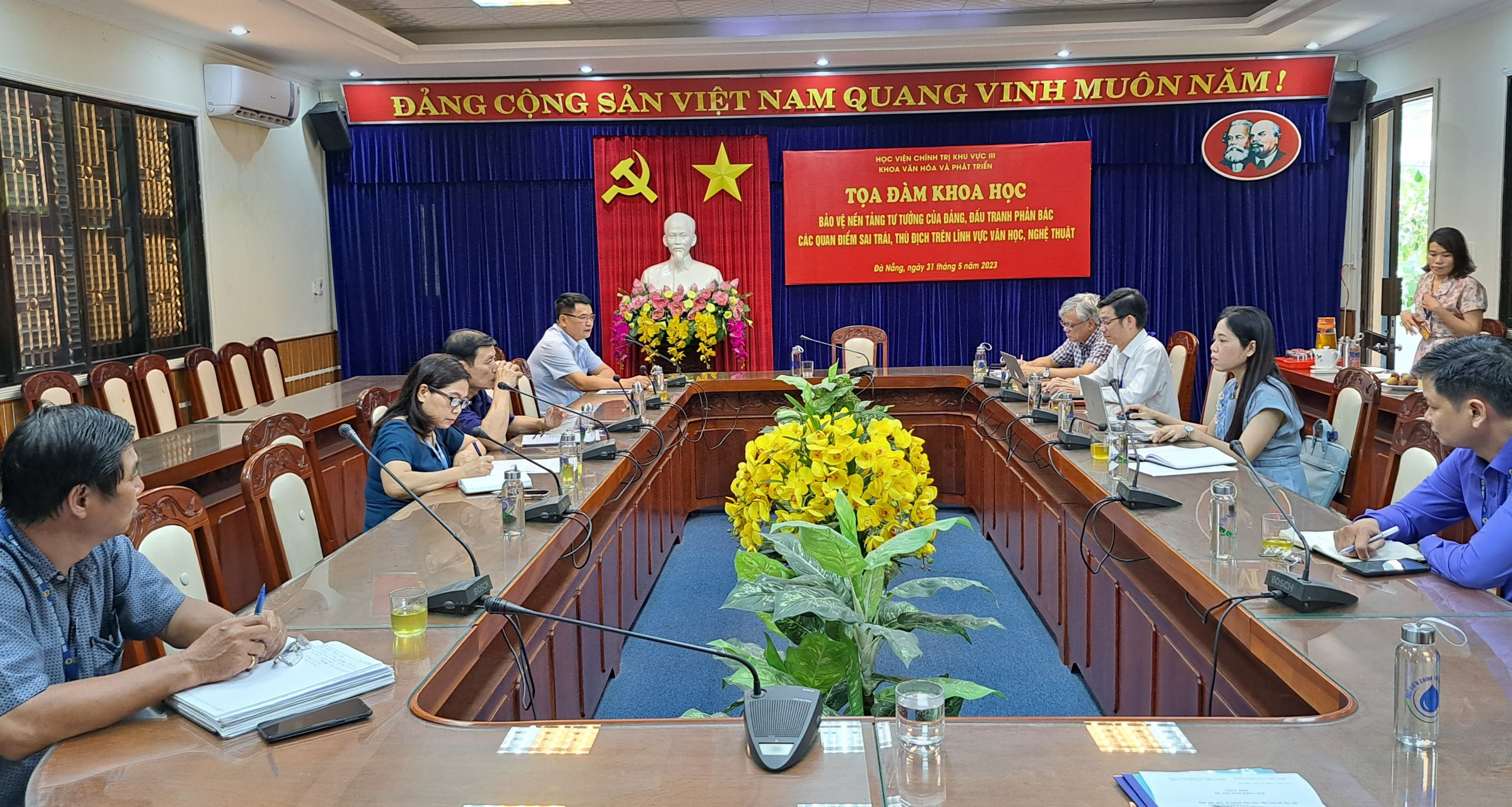 Tọa đàm khoa học: bảo vệ nền tảng tư tưởng của đảng, đấu tranh phản bác các quan điểm sai trái, thù địch trên lĩnh vực văn học, nghệ thuật